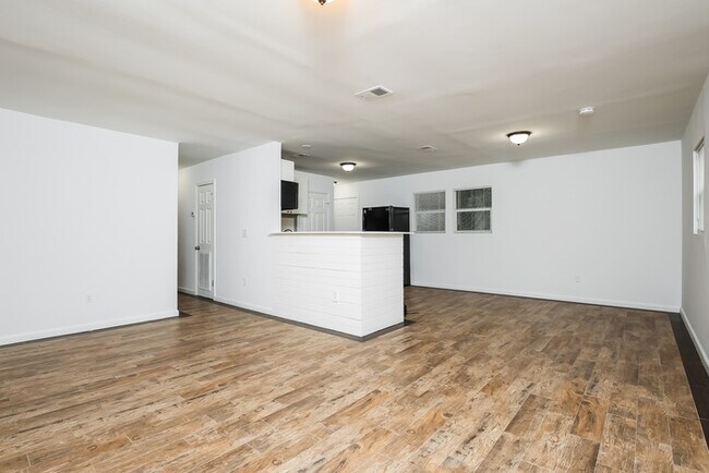 Building Photo - Charming 3-Bedroom Home in North Charleston