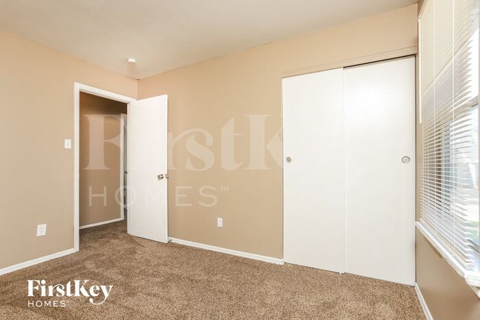 Building Photo - 4231 River Oaks Dr