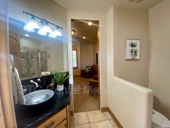 Building Photo - 2336 2336 W Entrada Trail