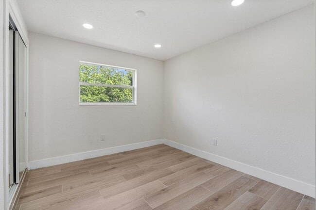 Building Photo - 930 Rutherford Ln