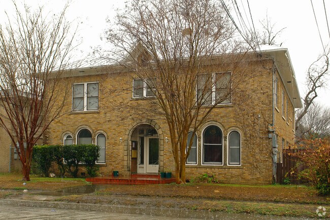Primary Photo - 726 W Russell Pl