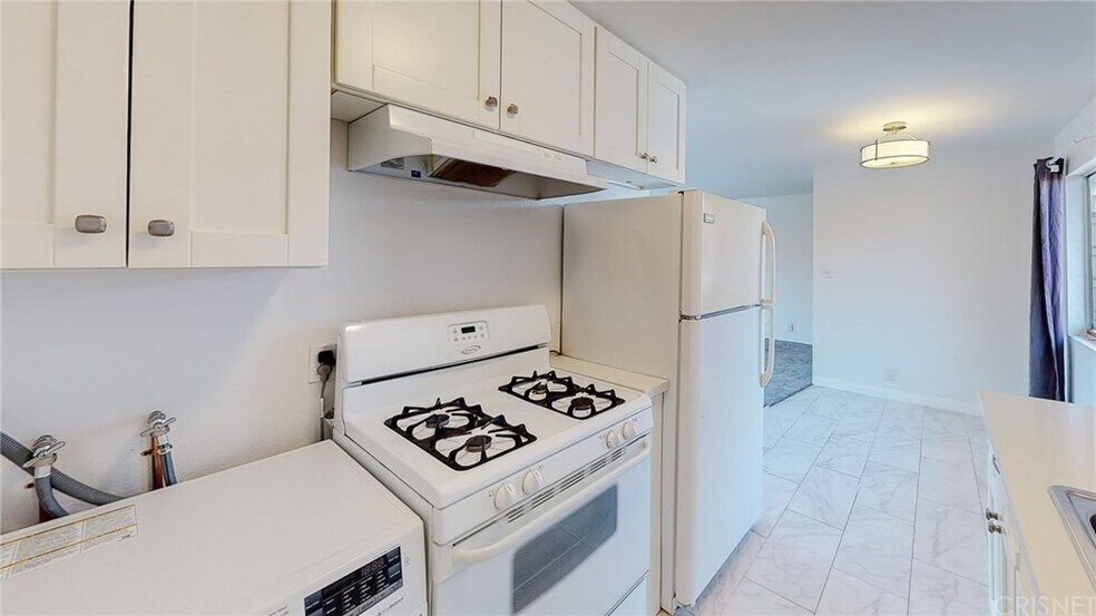 Building Photo - 12157 Moorpark St