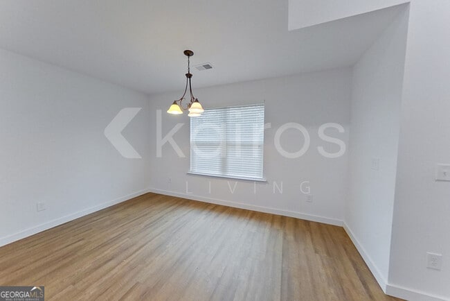 Building Photo - 142 Hughes Dr
