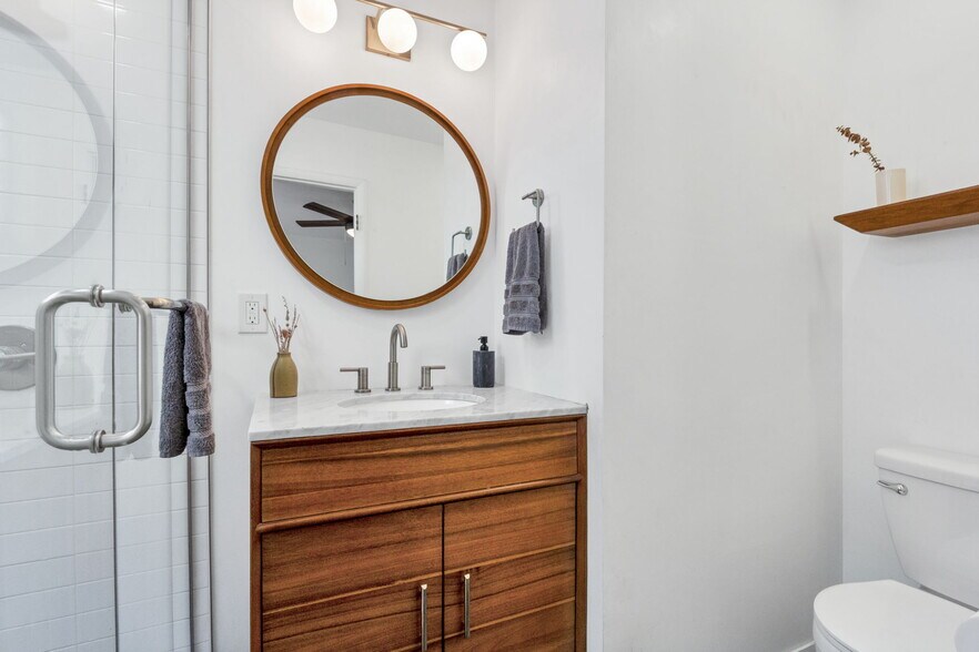 Building Photo - 1137 E 12th Ave