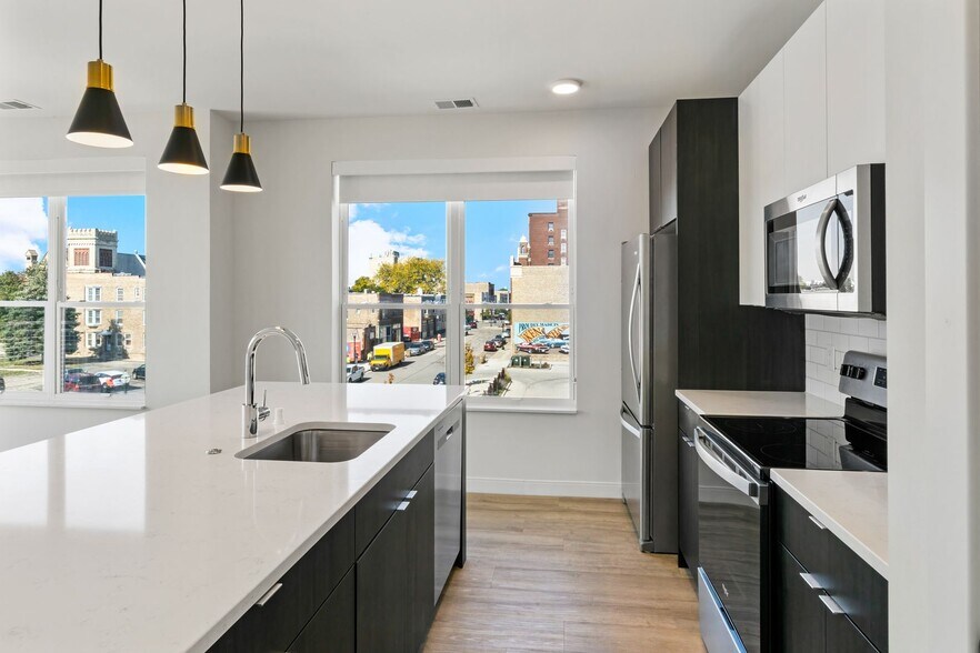 Building Photo - 5945 6th Ave