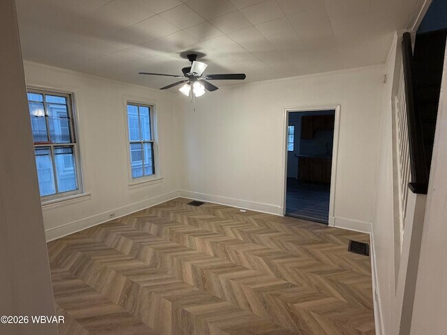 Building Photo - 345 Hastings St