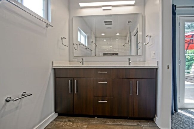 Building Photo - Beautifully Remodeled, Bright & Airy Home w/ Detached Bonus Room w/ Bath & 1-Car Garage, Front Ya...