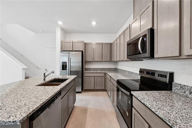 Building Photo - 736 Overpool Ave
