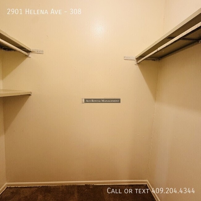 Building Photo - 2901 Helena Ave