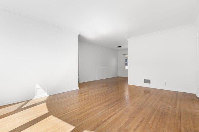 Building Photo - 3314 Rowena Ave