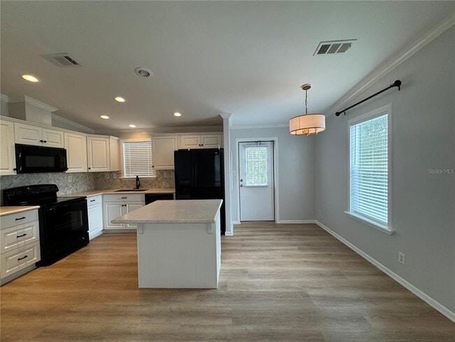 Building Photo - 3217 Old Tampa Hwy