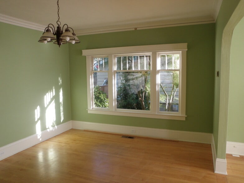 Building Photo - 5046 NE Mallory Ave