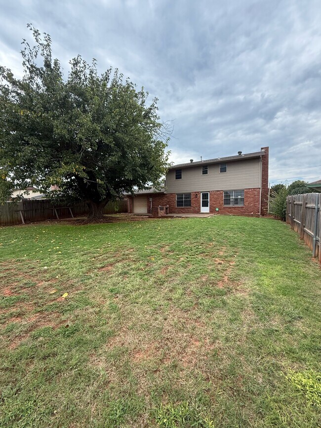 Building Photo - 8902 Aaron Dr