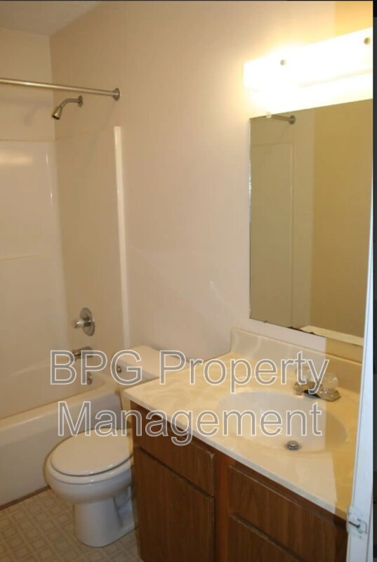 Building Photo - 605 Hamlet Ave