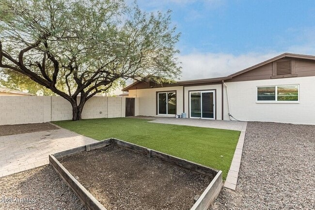 Building Photo - 937 N 85th St