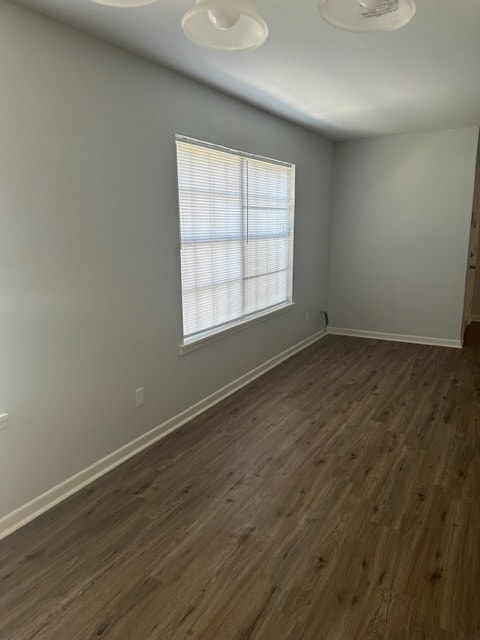 Building Photo - 1927 Montrose Dr