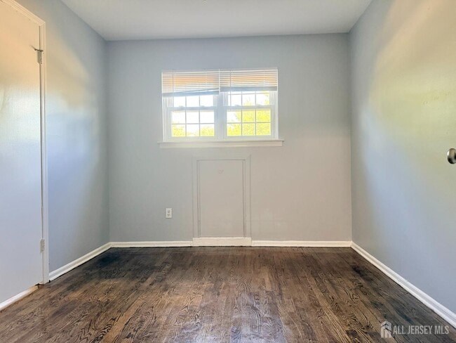 Building Photo - 128 College Dr