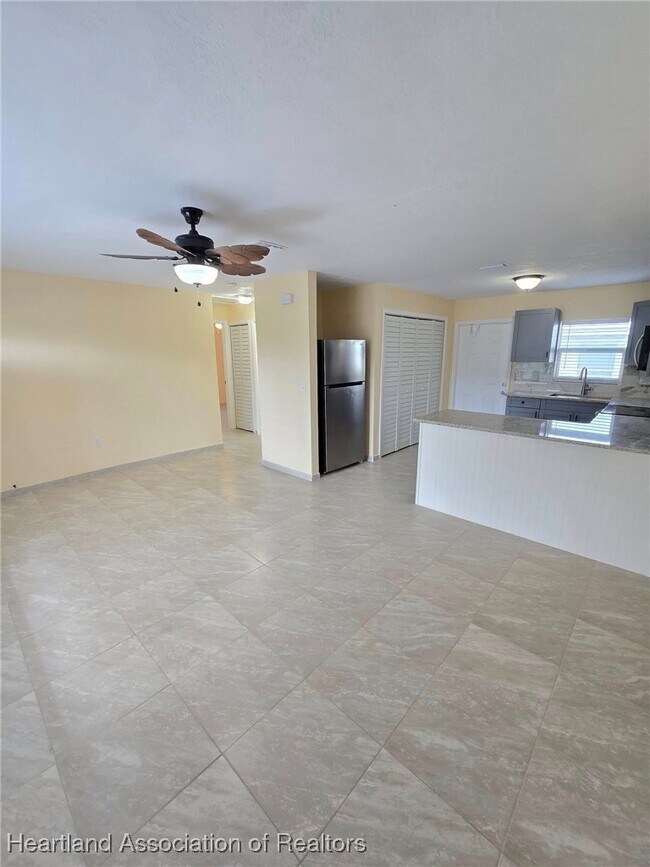 Building Photo - 611 Memorial Dr