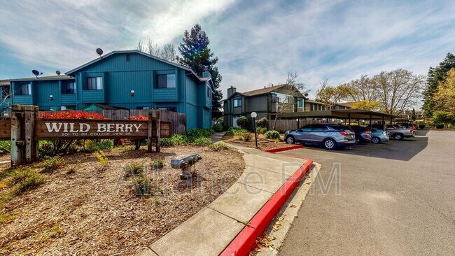 Building Photo - 221 College View Dr