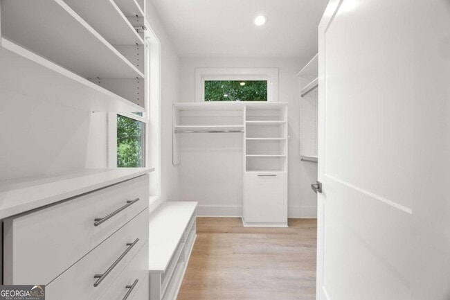 Building Photo - 24 Hutchinson St NE