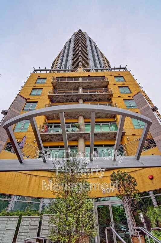 Building Photo - 801 Ash St