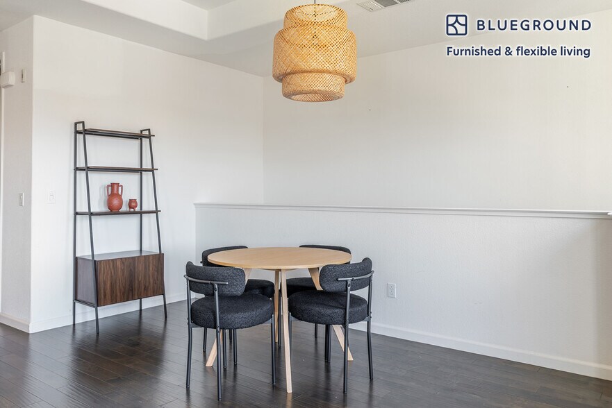 Building Photo - 640 Turnbuckle Dr