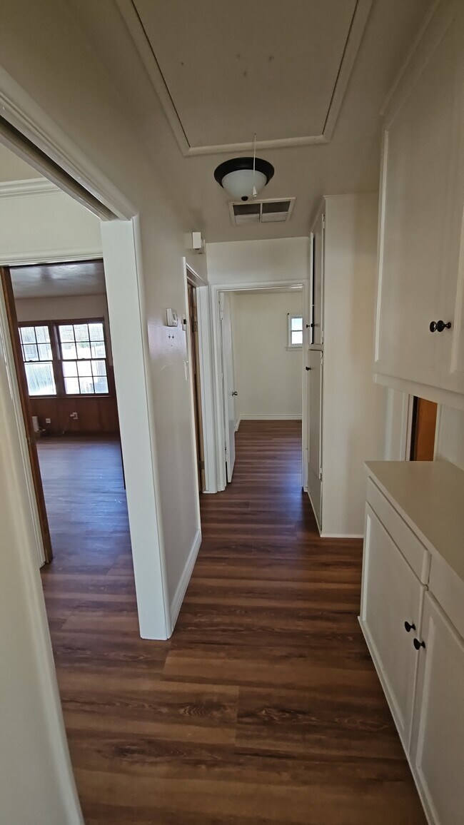 Building Photo - 44928 Kingtree Ave