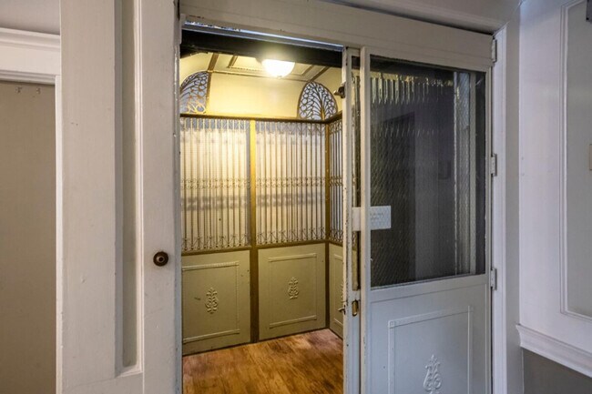 Building Photo - 1081 Pine St