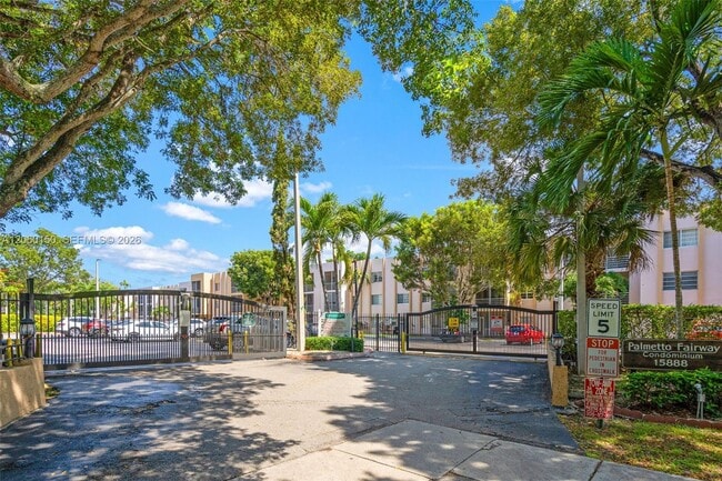 Building Photo - 15888 SW 95th Ave