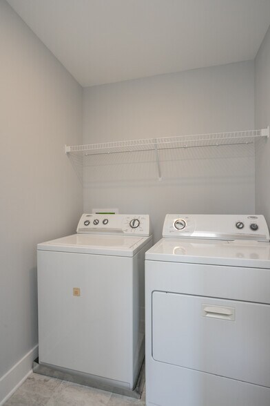Building Photo - 2097 Orangery Dr