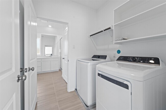 Building Photo - 6415 Laguna Terra Dr