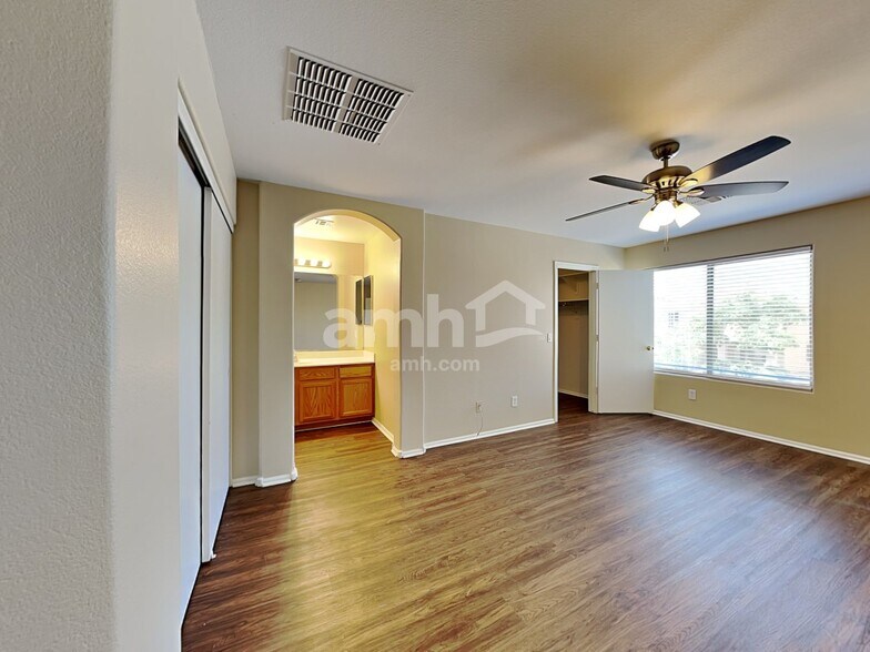 Building Photo - 8711 S 50th Ln