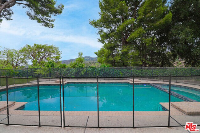 Building Photo - 16608 Park Ln Cir