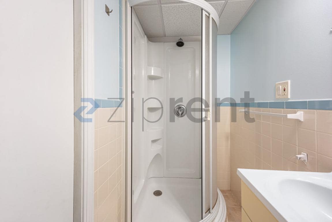 Building Photo - Unit