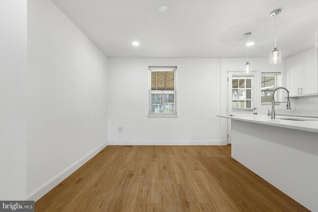 Building Photo - 1714 Pin Oak Rd
