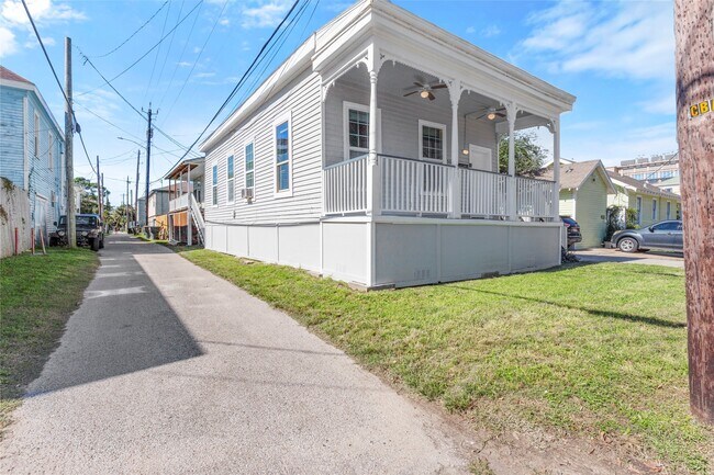Building Photo - 511 9th St