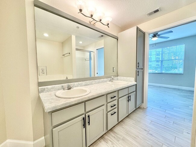 Building Photo - ** FAIRWAY PRESERVE ** 2 BED / 2 BATH COND...