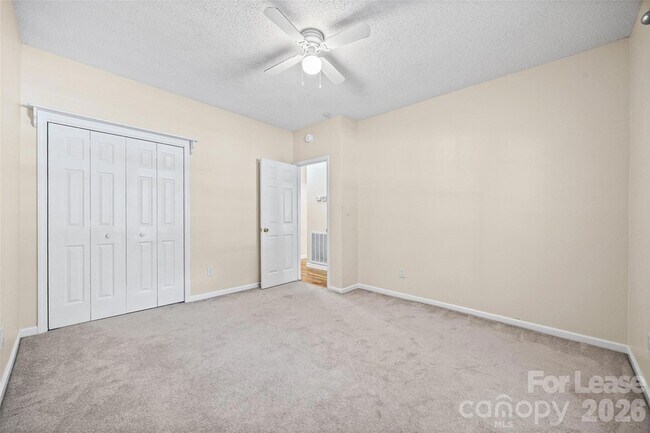 Building Photo - 215 6th St
