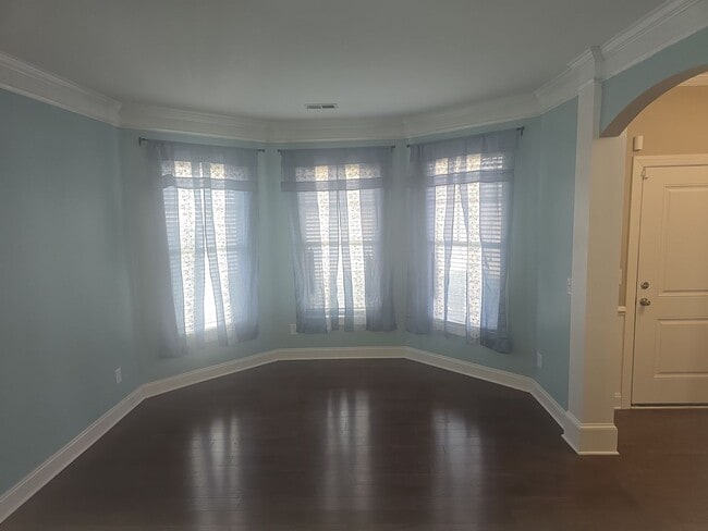 Building Photo - The Manors at White Knoll