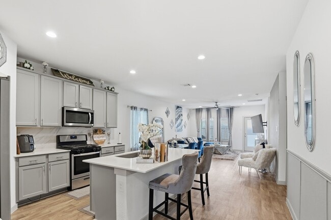 Building Photo - 14507 Rain Tree Dr