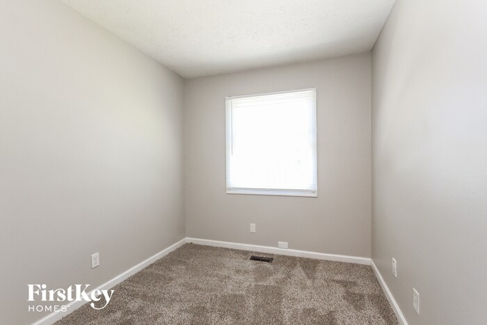 Building Photo - 4639 Thornleigh Dr