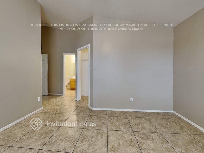 Building Photo - 3433 W La Salle St