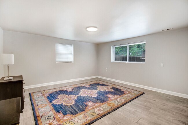 Building Photo - 105 Pineland Cir