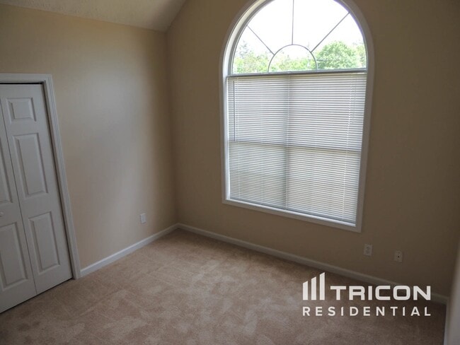 Building Photo - 99 Floresta Dr