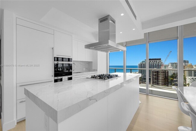 Building Photo - 3737 Collins Ave