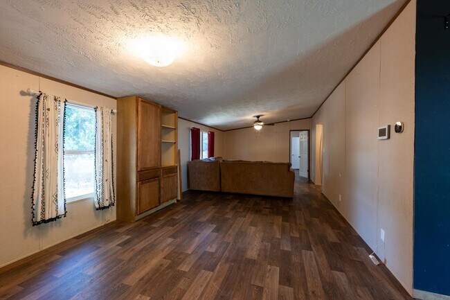 Building Photo - 636 South St