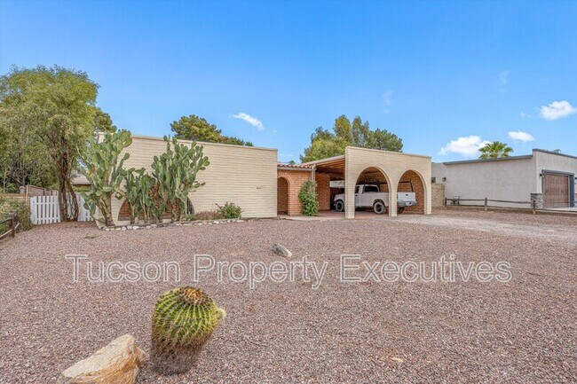 Building Photo - 3534 N Palmer Dr