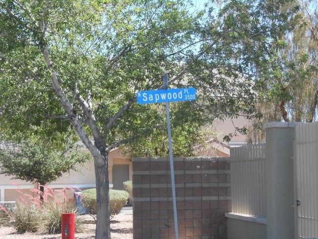 Building Photo - Beautiful Spacious Townhome in Gated Community