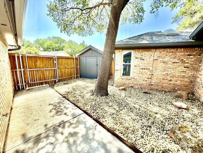 Building Photo - 9306 Utica Dr