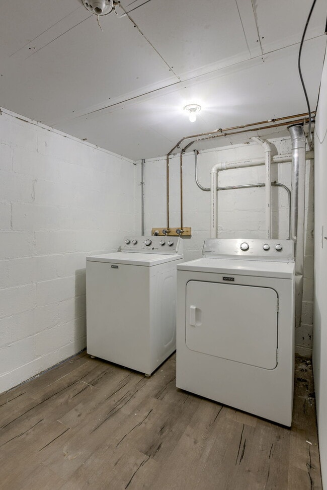 Building Photo - 2347 S 33rd St